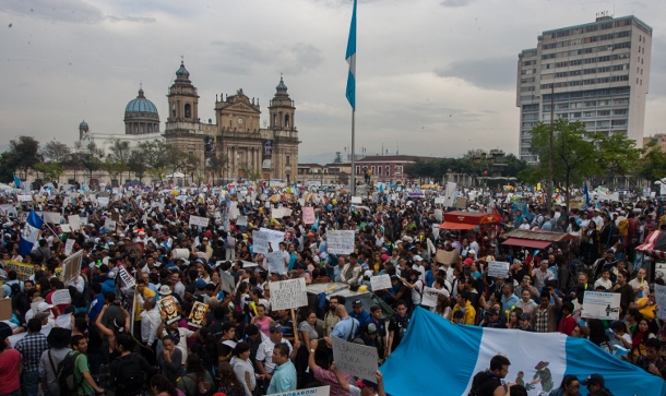 Nearly 65,000 people gathered in Guatemala's Central Park on May 16 in a day of national action to demand the resignation of corrupt politicians. (WNV/Jeff Abbott)
