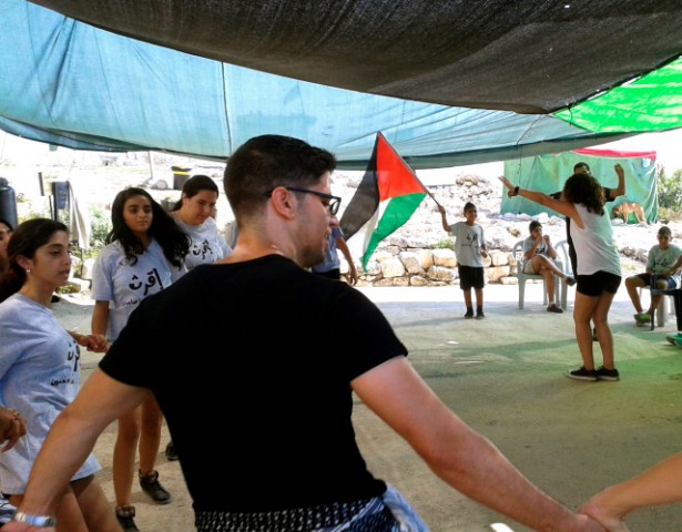 A workshop at the August 2014 Roots Camp teaching dabke, the traditional Palestinian dance. (WNV / Melanie Nakashian)