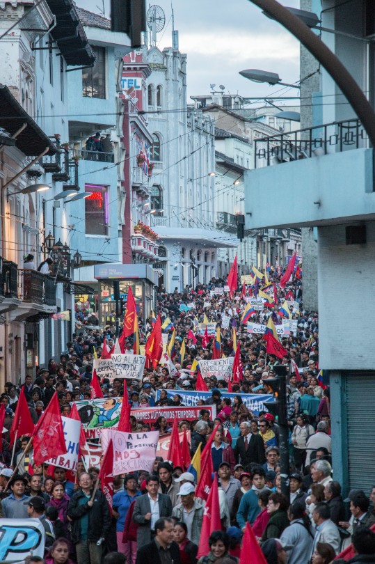 A broad coalition marched against President Rafael Correa in Quito's colonial city center on March 17. (WNV/Elizabeth Farinango)