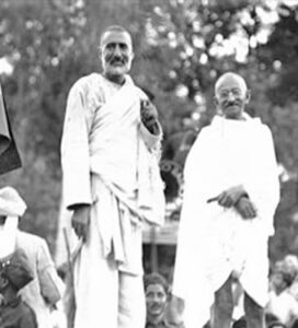 Abdul Ghaffar Khan (left) and Mohandas K. Gandhi (right)