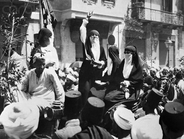 On May 24, 1919, an unidentified photographer shot a scene in which a woman with her face veiled addressed a group of Egyptians amid a nascent rebellion against British colonization. (Pinterest)