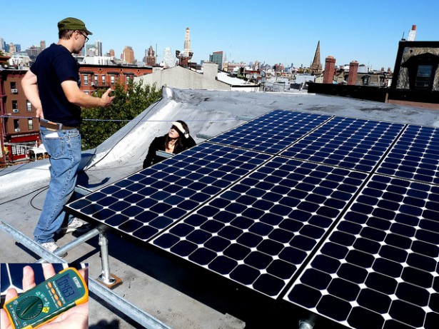 PowerUp NY in stalled solar panels in Brooklyn on October 10, 2010, as part of 350.org's Global Work Party. (Flickr / 350)