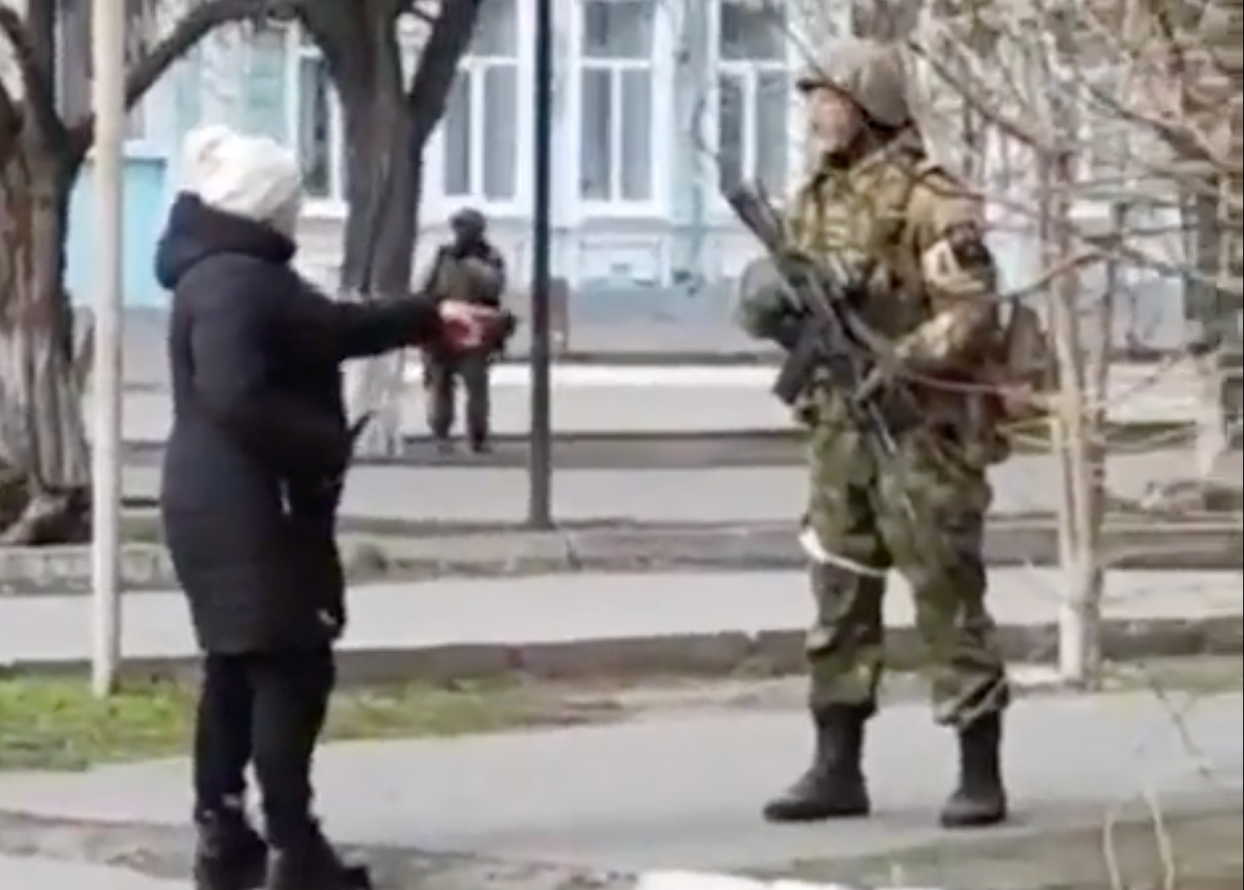 Ukraine's secret weapon may prove to be civilian resistance - Waging Nonviolence - Vimarsana News
